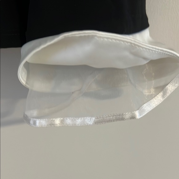 White House Black Market Elegant Black Top with White Accent Trim Size L - Picture 3 of 13